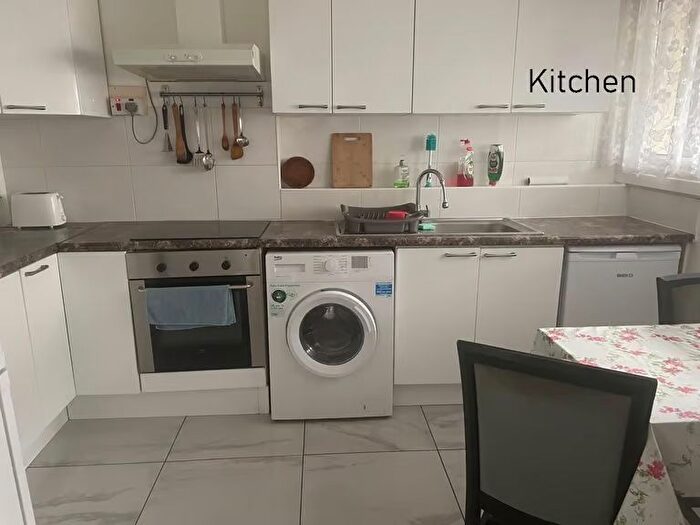 3 Bedroom Semi-Detached House To Rent In Phipps Bridge Road, Mitcham, CR4