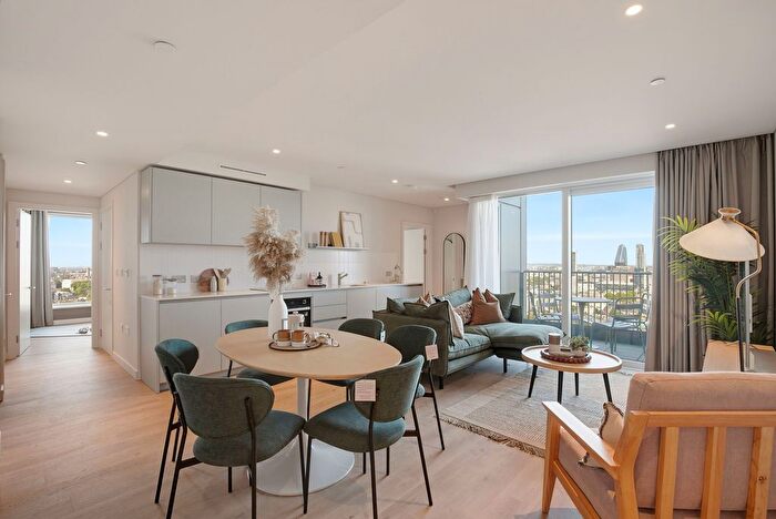 3 Bedroom Flat To Rent In Lumina House, Elephant Amp; Castle, London, SE1