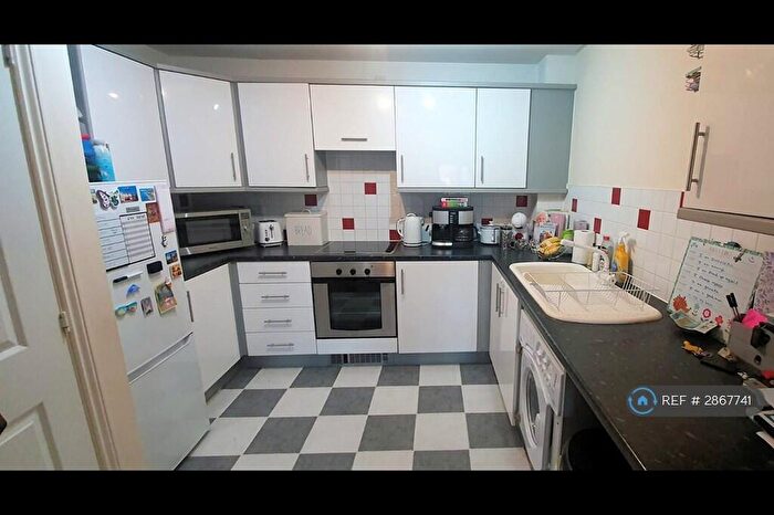 2 Bedroom Flat To Rent In Fitzherbert Road, Portsmouth, PO6