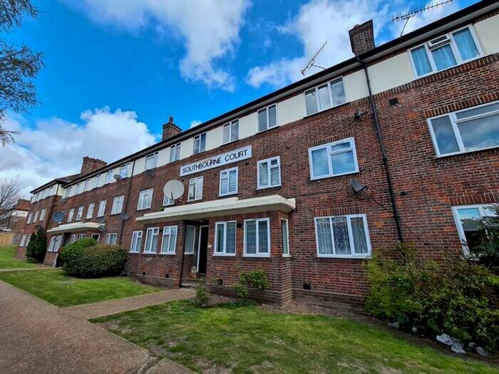 3 Bedroom Flat To Rent In The Hyde, London, NW9