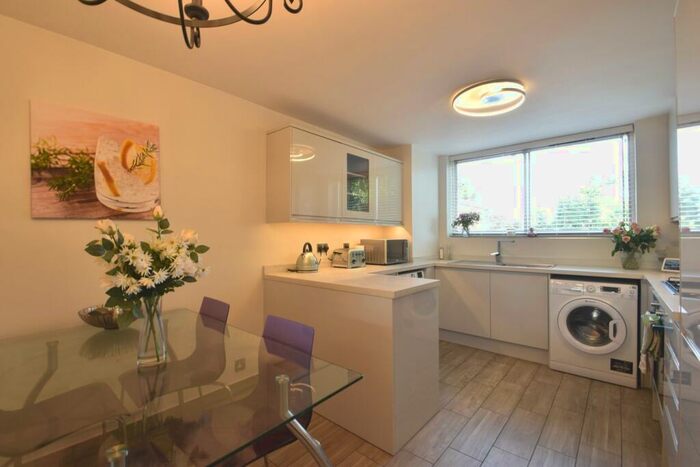 2 Bedroom Apartment To Rent In Stroudwater Park, Weybridge, KT13