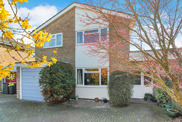 5 Bedroom Detached House For Sale In Beauchamp Place, Willington, MK44