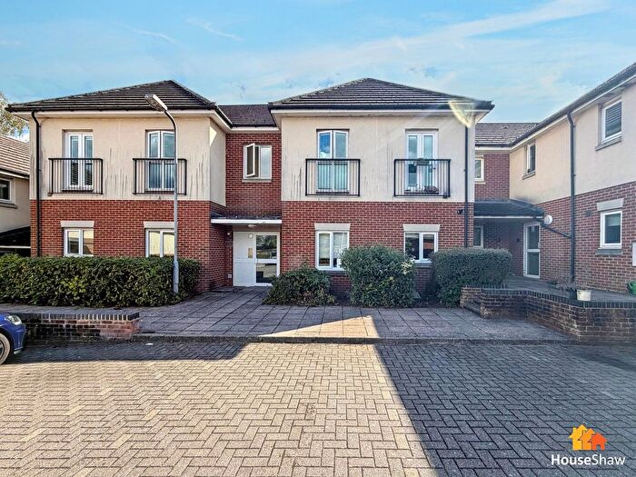 2 Bedroom Flat For Sale In School Close, Chesham, HP5