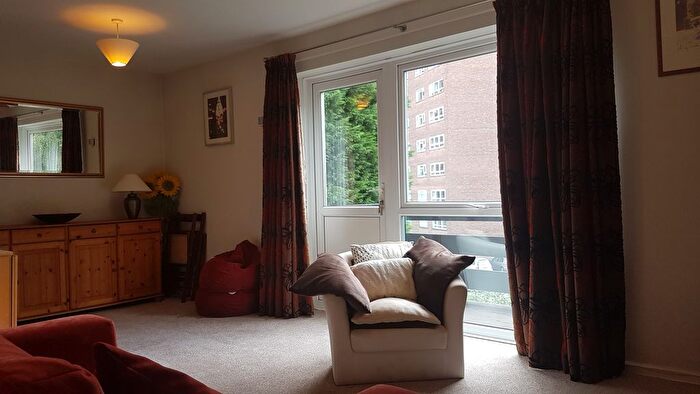 1 Bedroom Flat To Rent In Oulsnams Court, Wake Green Park, Birmingham, B13