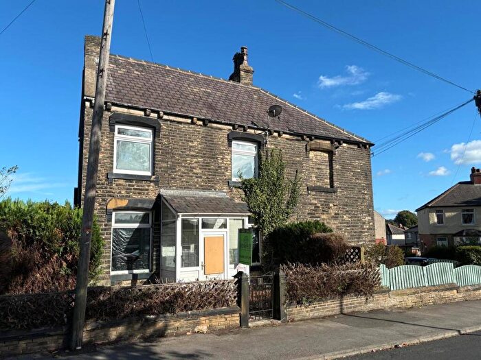End Of Terrace House For Sale In Grand Cross Road, Huddersfield, HD5