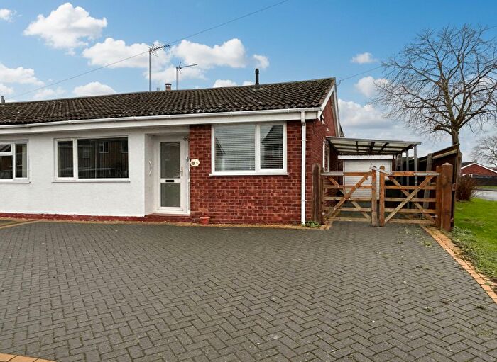 2 Bedroom Semi Detached Bungalow For Sale In Fairview Avenue, Chatteris, PE16