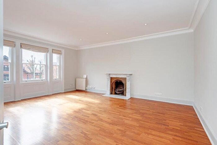 2 Bedroom Apartment To Rent In Lyndhurst Road, Hampstead, NW3