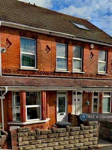 2 Bedroom Terraced House To Rent In Hunt Street, Swindon, SN1