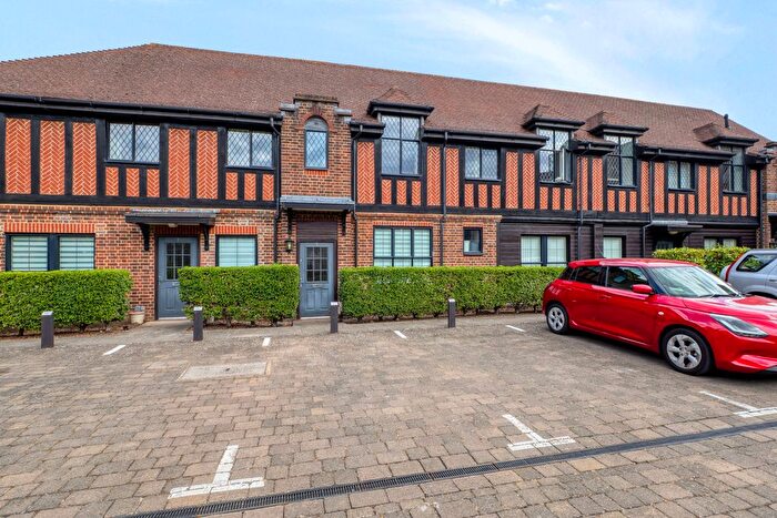 2 Bedroom Flat For Sale In Ewell Road, Cheam, SM3