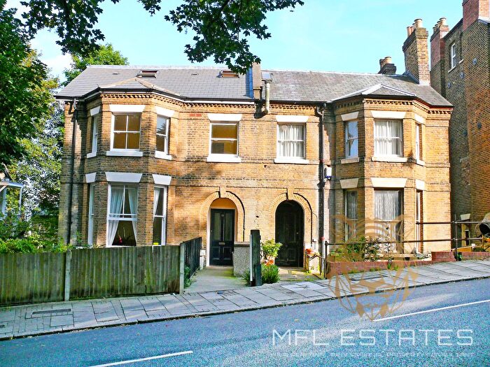 2 Bedroom Flat To Rent In Cintra Park, London, SE19