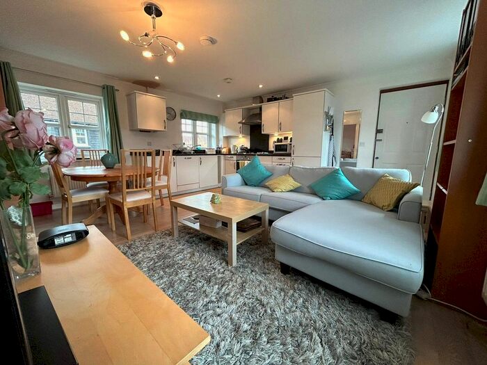 1 Bedroom Maisonette To Rent In Wren Gardens, Bracknell, Berkshire, RG12