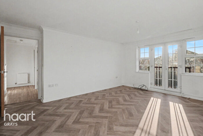 2 Bedroom Flat For Sale In Harper Close, Grays, RM16