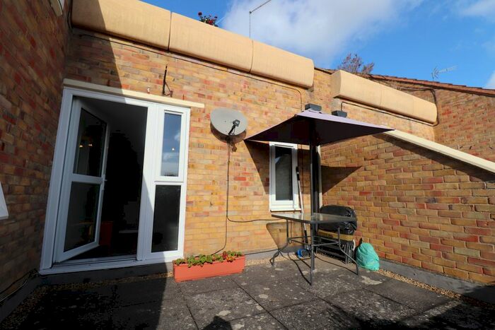 1 Bedroom Flat To Rent In Crowthorp Road, Rectory Farm, Northampton, NN3