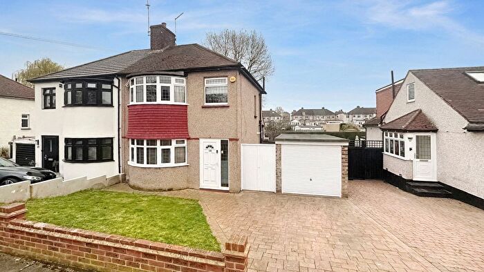 3 Bedroom Semi Detached House For Sale In Albany Close, Bexley, DA5