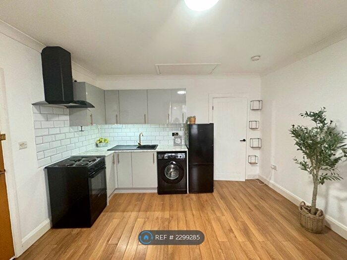 1 Bedroom Bungalow To Rent In Tomswood Hill, Essex, IG6