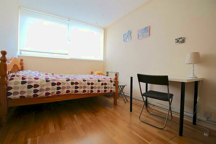 3 Bedroom Flat To Rent In Farthing Fields, London, E1W