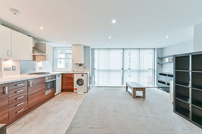 2 Bedroom Flat To Rent In Lee High Road, Hither Green, London, SE13