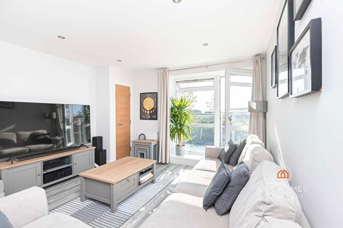 2 Bedroom Apartment For Sale In Stabler Way, Poole, BH15
