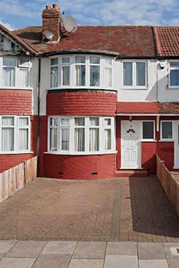 Studio To Rent In Woodhouse Avenue, Perivale, Greenford, UB6