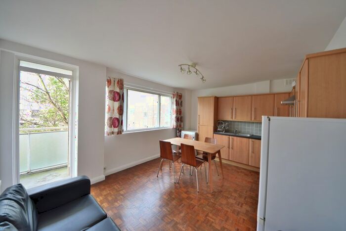 3 Bedroom Flat To Rent In Pemberton Gardens, Archway, London, N19