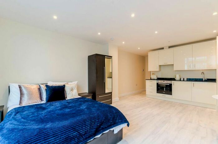 Studio To Rent In Brixton Road, Brixton, London, SW9