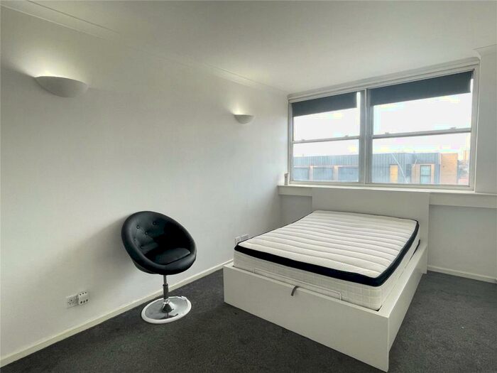 1 Bedroom Property To Rent In Whitehorse Road, Croydon, Surrey, CR0