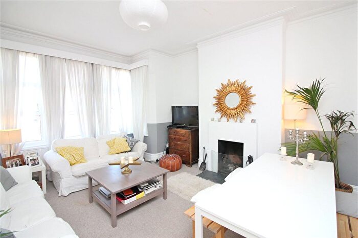 2 Bedroom Flat To Rent In Grosvenor Road, Finchley, N3