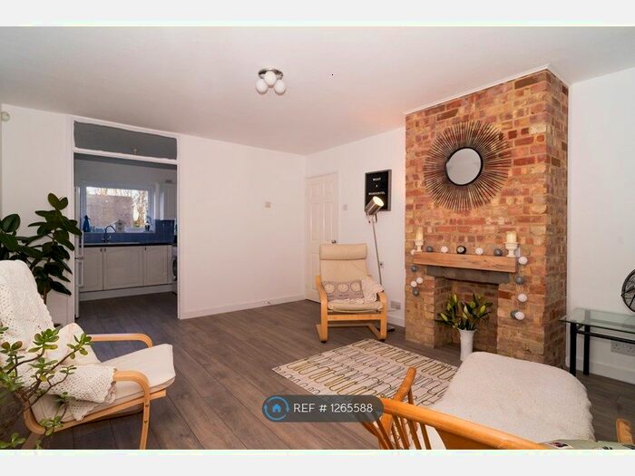 2 Bedroom Bungalow To Rent In Grampian Close, Tunbridge Wells TN2