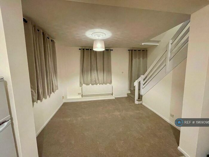 3 Bedroom End Of Terrace House To Rent In Orford Court, Ipswich, IP1