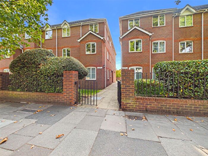 2 Bedroom Flat To Rent In London Road, Isleworth, TW7