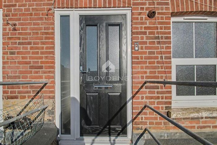 2 Bedroom Flat To Rent In Connaught Avenue, Frinton On Sea, CO13