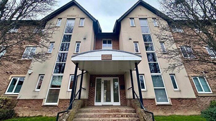 2 Bedroom Apartment For Sale In High Street, Berkhamsted, Hertfordshire, HP4