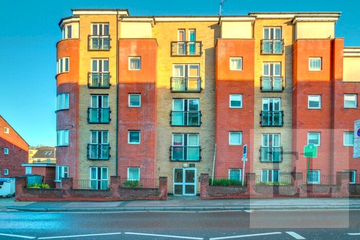 2 Bedroom Flat To Rent In Lucida Court, Whippendell Road, Watford, Hertfordshire, WD18