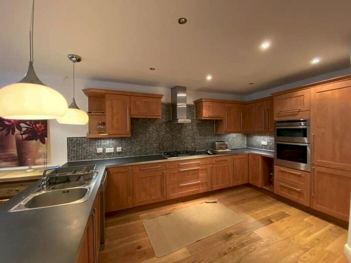 5 Bedroom Town House To Rent In Ascot, Berkshire, SL5