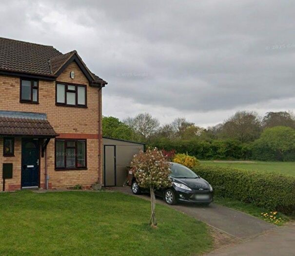 3 Bedroom Semi-Detached House To Rent In Rawlings Close, Daventry, NN11