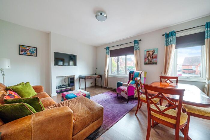 1 Bedroom Maisonette To Rent In Sunninghill, High Street, SL5