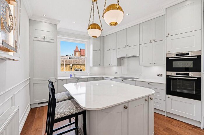 2 Bedroom Flat To Rent In Kings Road, West Brompton, SW10