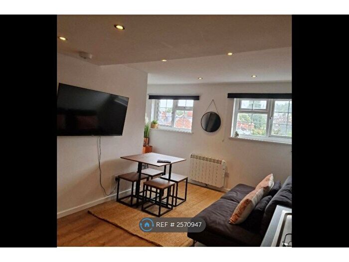 2 Bedroom Flat To Rent In Mansfield Road, Nottingham, NG5