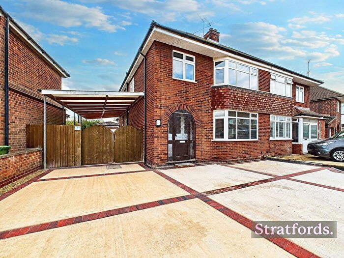 3 Bedroom Semi-Detached House To Rent In Cottingham Grove, Bletchley, MK3