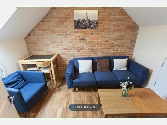 3 Bedroom Flat To Rent In Abbotsbury Road, Weymouth, DT4