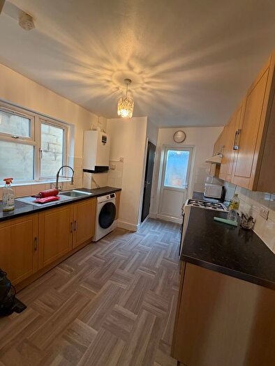 3 Bedroom End Terrace House To Rent In Fulbourne Road, Walthamstow, E17