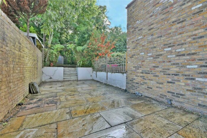 2 Bedroom Flat To Rent In Chatsworth Road, Mapesbury, NW2