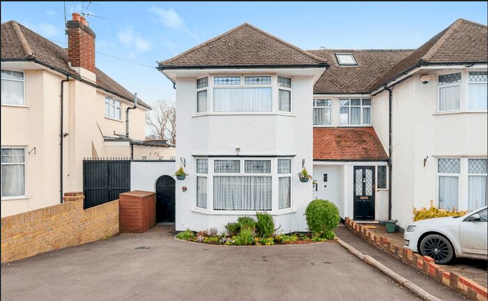3 Bedroom Semi-Detached House To Rent In Middleton Drive, Pinner, HA5