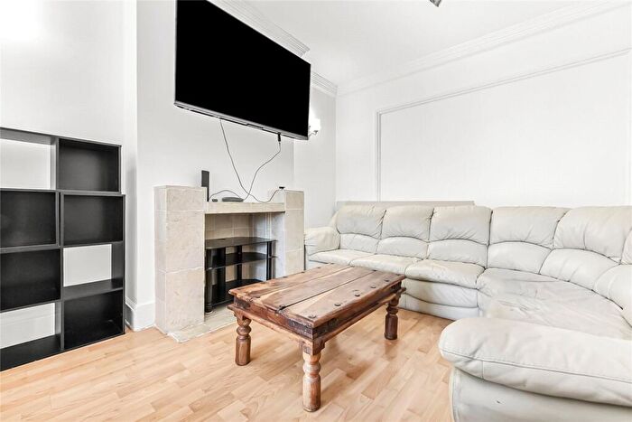 5 Bedroom Semi-Detached House To Rent In Glebe Crescent, London, NW4