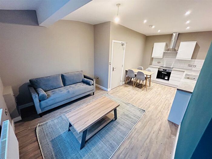 2 Bedroom Flat To Rent In Hyde Park Villas, Hyde Park, Leeds, Yorkshire, LS6