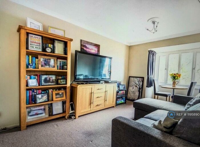 1 Bedroom Flat To Rent In Westbury Close, Whyteleafe, CR3
