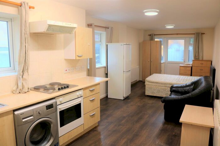 Studio To Rent In Wellington Street, Luton, LU1