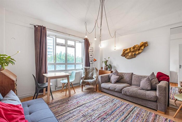 2 Bedroom Flat To Rent In Rawson Street, London, SW11