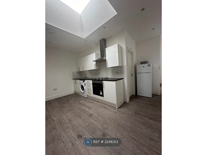 Studio To Rent In High Street, Edgware, HA8