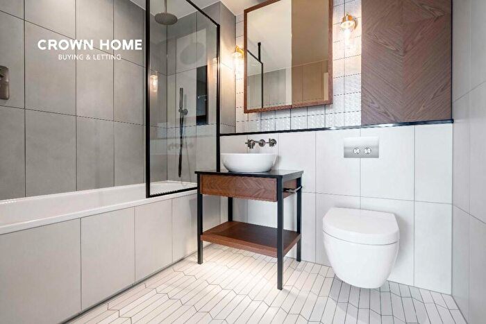 2 Bedroom Apartment To Rent In Boxwood Gardens, London Dock, E1W